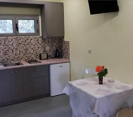 Agia Kiriaki 公寓式酒店 3*